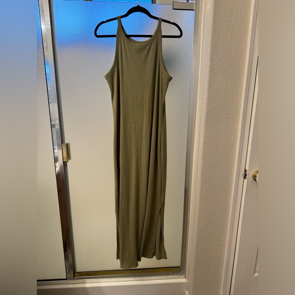 Green maxi dress